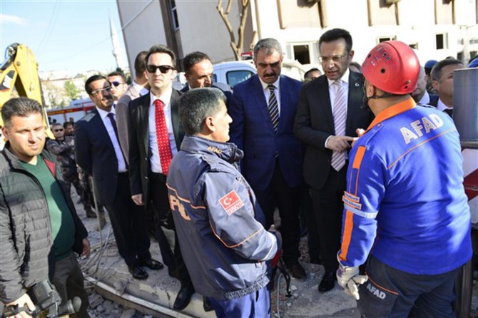 Vali Aksoy patlama bölgesinde incelemelerde bulundu