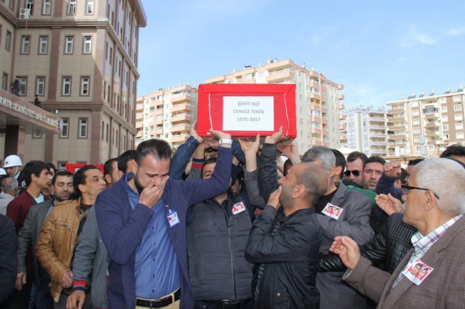 Diyarbakır'daki saldırıda hayatını kaybedenler için tören düzenlendi