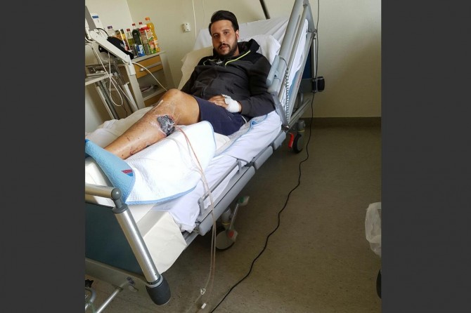 Eşiyle birlikte ırkçı saldırıya maruz kaldı