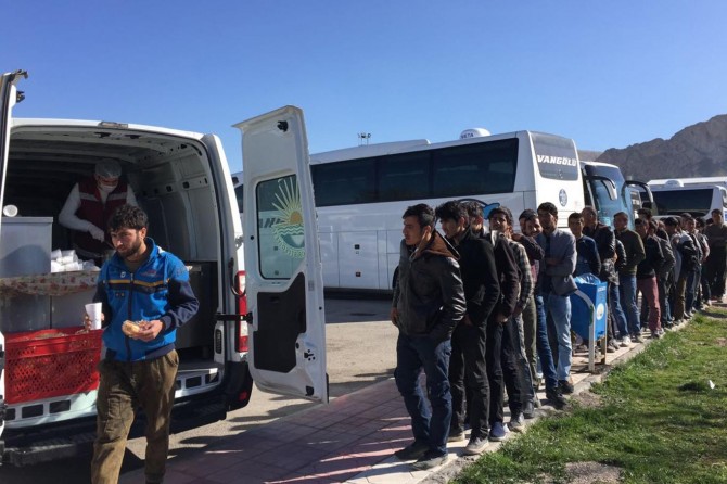 Van'da mültecilere sıcak yemek ve barınma desteği