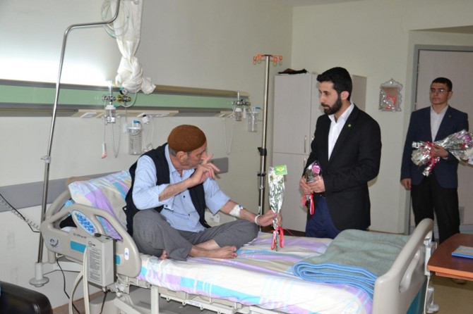 HÜDA PAR Gençlik Kolları hastaları ziyaret etti