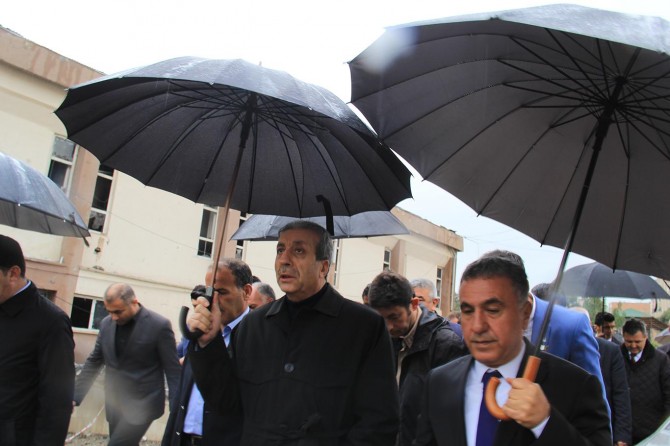 Mehdi Eker patlama bölgesinde incelemelerde bulundu