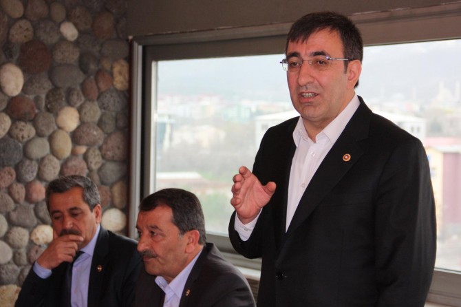 "Mevcut sistem siyasi ve ekonomik krizler üretti"