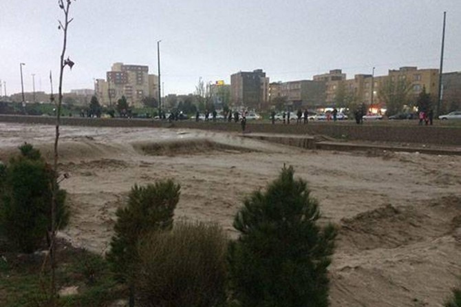 İran'da sel: 18 ölü 12 yaralı