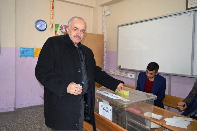 Oy kullanan vatandaşlar huzur istediler