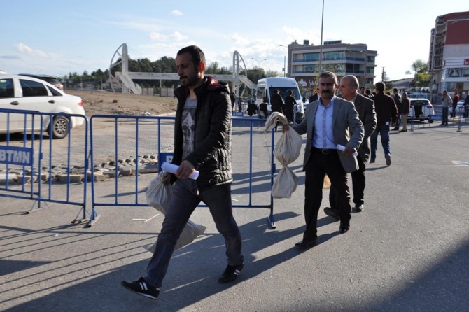 Batman'da oy torbaları il seçim kuruluna gitmeye başladı