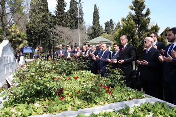 Cumhurbaşkanı Erdoğan, Özal, Menderes ve Erbakan’ın kabirlerini ziyaret etti