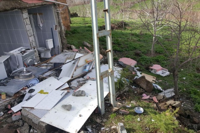 Ji ber teqîna tûpê dîwarên xaniyê hilweşiya