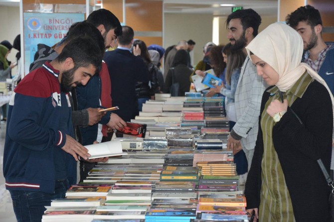 Fuar insanı okuma ve yazmaya sevk ediyor