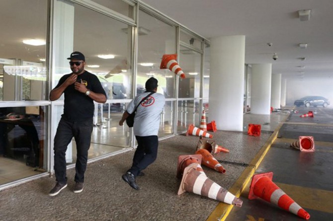 Polisler arasında arbede yaşandı