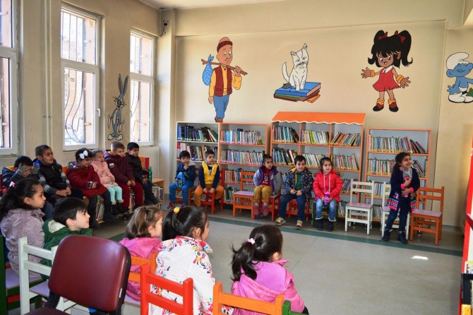 Bitlis'te minik çocuklar kütüphaneyle buluştu
