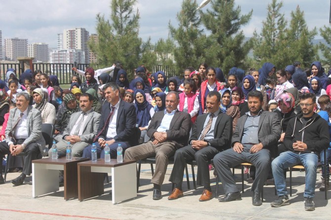 Mardin Mükerrem Tüfekçioğlu Kız İmam Hatip Ortaokulu öğrencilerinden kutlu doğum etkinliği