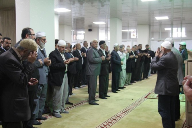 Cami cemaatinden mevlid programı