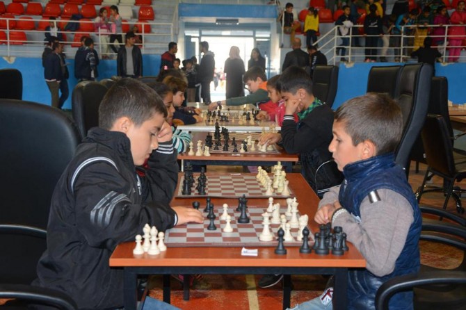 Çocuklar arasında satranç turnuvası düzenlendi