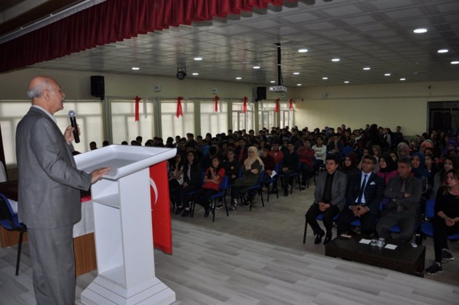 Yazarlar Batman’da öğrencilerle buluştu