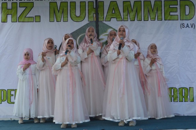 "İzzet ve azizlik ancak Peygamber'in yolundadır"