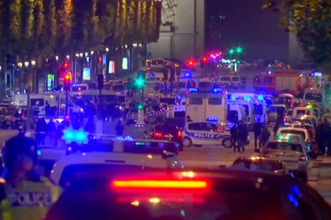 Paris'te çatışma: 2 polis öldü, bir polis yaralandı