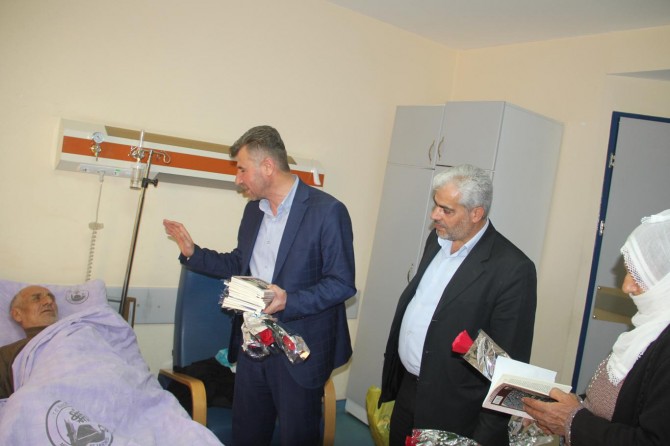 Hastane sakinleri Kutlu Doğum etkinliğine güllerle davet edildi