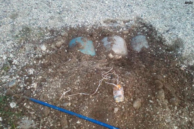 Yola patlayıcı döşeyen 2 PKK'li öldürüldü