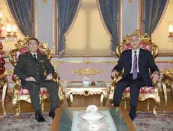 Korgeneral Raif Akbaş, Vali Mutlu'yu Ziyaret Etti