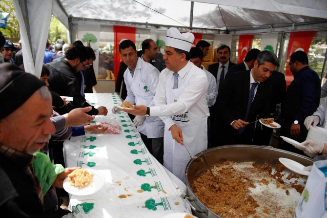 Kutlu Doğum münasebetiyle helva dağıtıldı