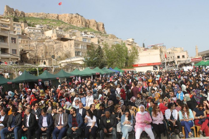 Uçurtma festivali "anlamsız" konserle başladı