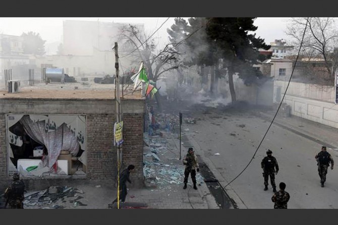 Afganistan'da askeri üsse saldırı: 140 ölü