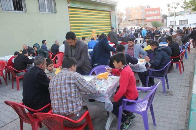 Haliliye Müftülüğü, Şanlıurfa'da kutlu doğum vesilesiyle 5 bin kişiye tirit ikram etti