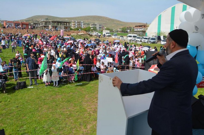 "Hz. Muhammed insanlığı en güzel şekilde terbiye eden bir mimardır"