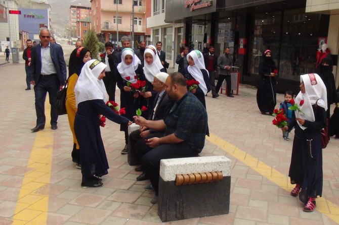 Bi gulan gel daweta bernameya Wîladeta Pîroz kirin
