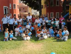 Manisa Belediye Zabıtası Çocukları Sevindirdi