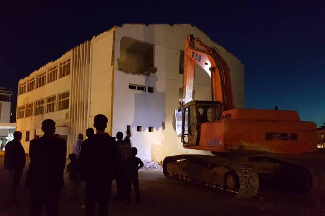 Metruk bina şikâyetler üzerine yıkıldı