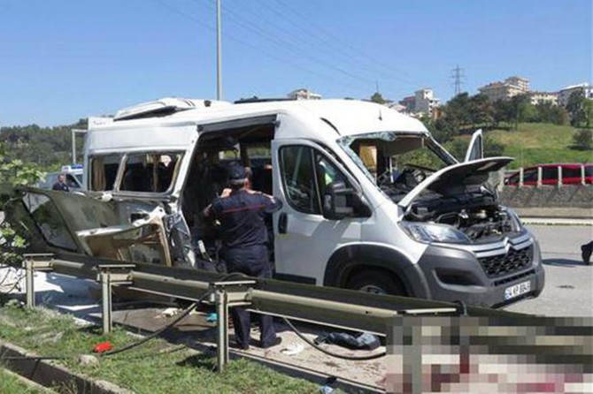 İstanbul'da öğrenci servisinde patlama: 7 yaralı