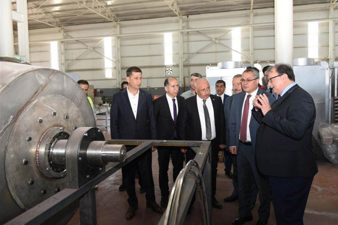 Batman Valisi OSB'de incelemelerde bulundu