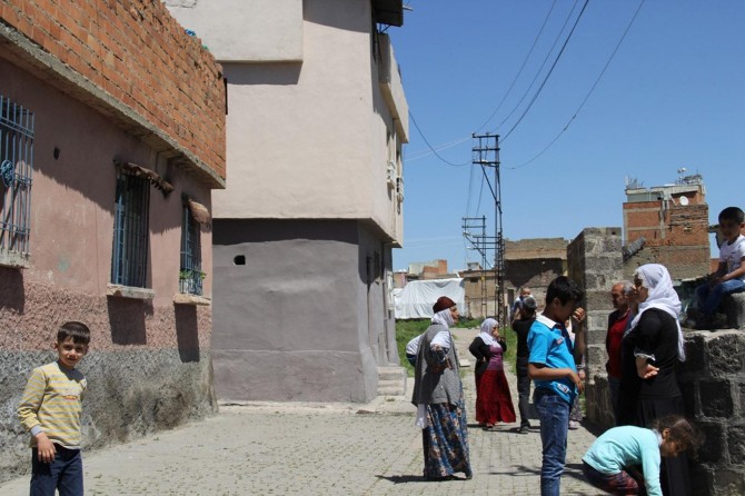 Nişteciyên Sûrê ji xerakirina avahiyan re bertek nîşan dan