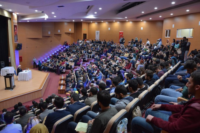 "Kur’an-ı Kerim insanın aklına, vicdanına ve gönlüne hitap ediyor