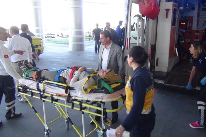 Öğrenci servisi devrildi: 6 yaralı