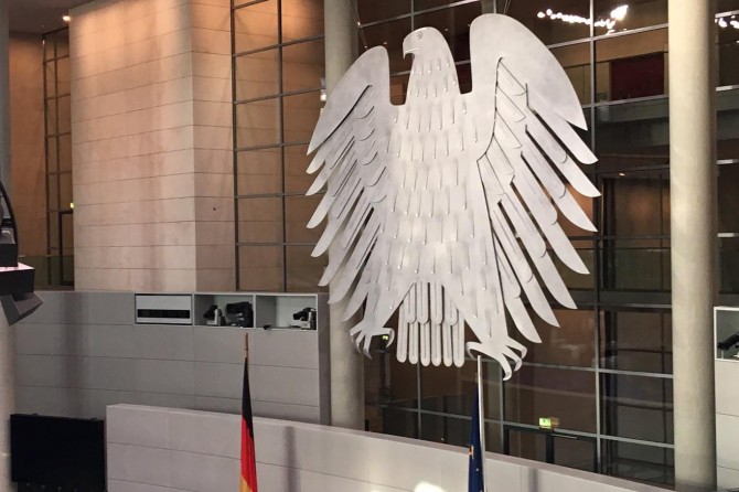 Ji Parlamentoya Elmanyayê qerara qedexeya çarşefê