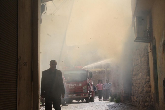 Marangoz deposunda yangın çıktı