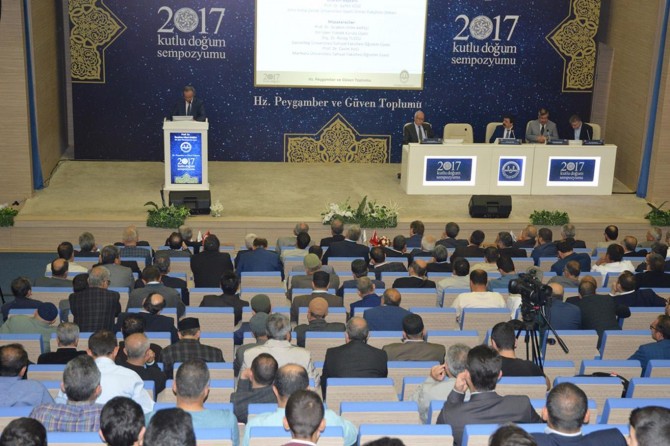 Bi wesîla Wîladeta Pîroz însan di derdora Hz Muhammed de tên cemhev