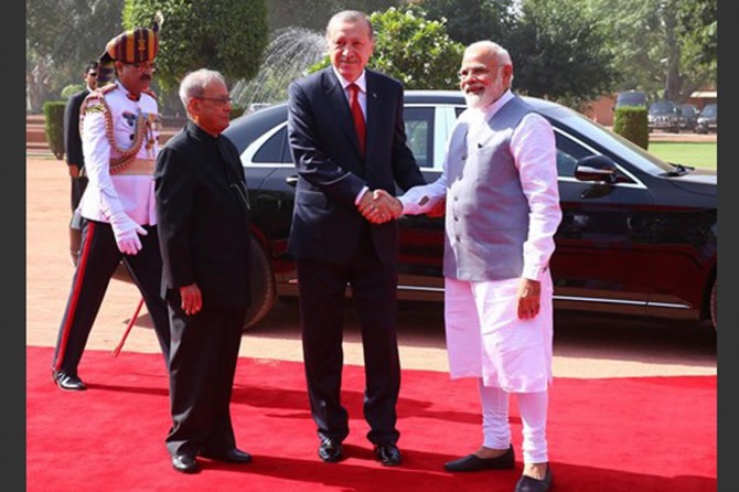 Cumhurbaşkanı Erdoğan Hindistan'da resmi törenle karşılandı