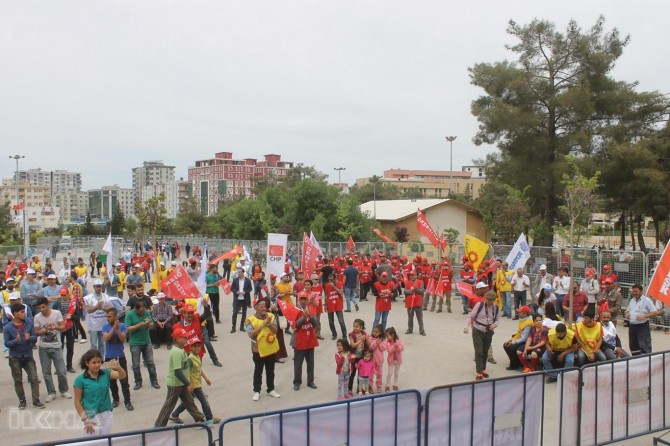 Li Mêrdînê gelek hindik kes beşdarî mîtînga1ê Gulanê bûn