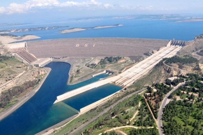 Diyarbakır'da 260 bin dekar zirai alan sulamaya açıldı