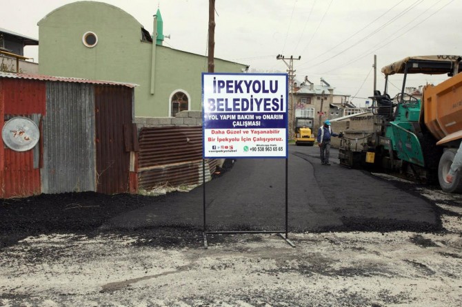 Van'ın İpekyolu ilçesinde asfaltlama çalışmaları sürüyor