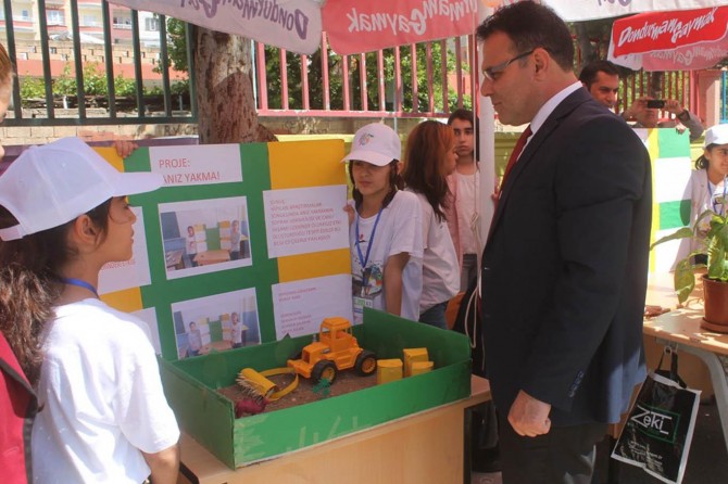 Öğrenciler TÜBİTAK Bilim Fuarında projelerini sergiledi