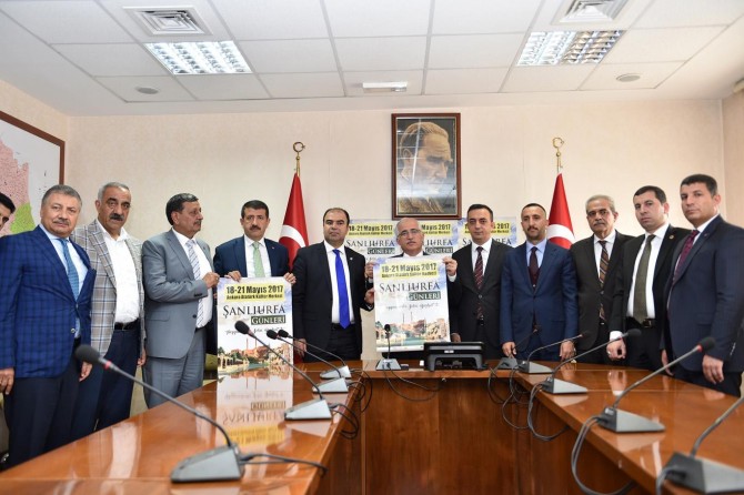 Şanlıurfa Valisi Güngör Azim Tuna belediye başkanlarıyla bir araya geldi