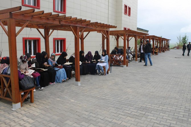 “Kur’an’a gelen saldıranların karşısında olacağız”