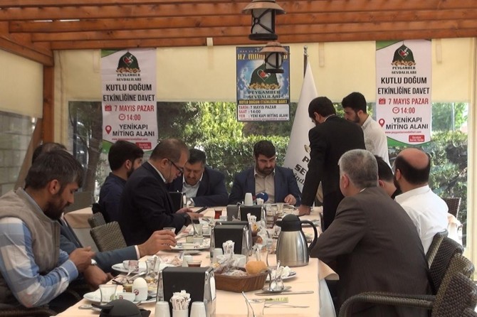 Istanbul prepares for holy love