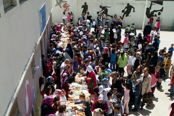 Okul kermesine yoğun ilgi