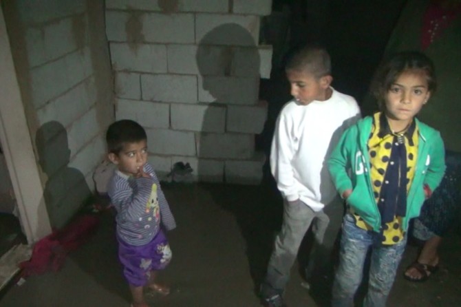 Mardin Nusaybin’de yağmur sonrası evleri su bastı